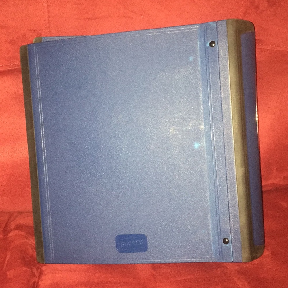STAPLES - 3-RING BINDER - 3 INCH - Picture 3 of 4